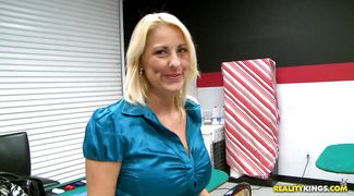 Swingeing maid Dallas Diamondz is always in the mood to get fucked until she starts screaming from pleasure